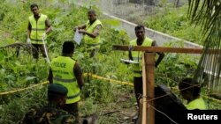 Police investigators work at the site of a blast behind the magistrates court in the town of Pugoda, 40 kilometers (25 miles) east of the capital Colombo, Sri Lanka, April 25, 2019.