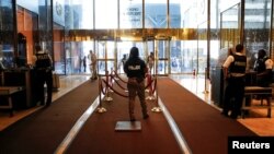 FILE - United States Secret Service agents work at a security checkpoint inside the lobby at Trump Tower, the permanent home of U.S. President Donald Trump, in the Manhattan borough of New York City, Aug. 4, 2017.