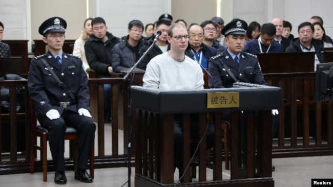 谢伦伯格被带进法庭。(2019年1月15日)