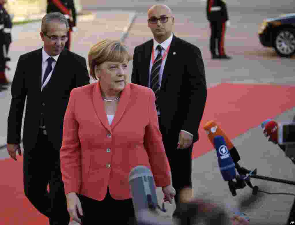 La chancelière allemande Angela Merkel arrive au palais Auberge de Castille, le bureau du Premier ministre, à l&#39;occasion du sommet informel de l&#39;Union européenne et les dirigeants africains sur la migration tenue à La Valette, Malte, &nbsp;mercredi 11 novembre 2015.&nbsp;