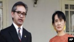 انڈونیشی وزیرِ خارجہ کا دورہ برما