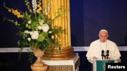 天主教教宗方济各在访问爱尔兰都柏林时发表讲话。（2018年8月25日）