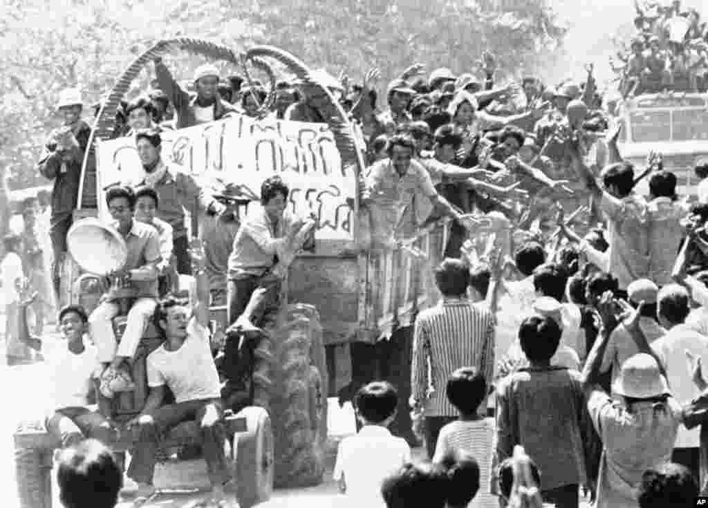 The Fall of Phnom Penh, April 17, 1975