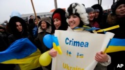 تاتار های کریمه در یک راه پیمایی به نفع اوکراین شعار می دهند - ۱۰ مارس ۲۰۱۴