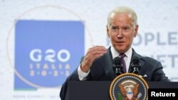 Presiden AS Joe Biden berbicara dalam konferensi pers dalam KTT para pemimpin G20 di Roma, Italia 31 Oktober 2021. (Foto: REUTERS/Kevin Lamarque)