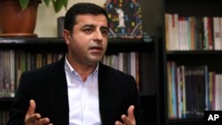 Selahattin Demirtas of the pro-Kurdish People's Democratic Party (HDP) speaks at a news conference at Ozgur radio station in Istanbul, Turkey, Oct. 30, 2015. 