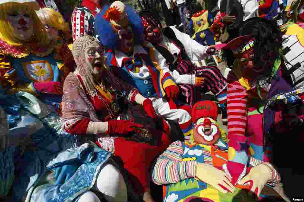 Clowns laugh for fifteen minutes as they rally for peace during the 17th Latin American clown convention or &quot;Fair of laughter &quot; at the Mother Monument in Mexico City, October 24, 2012. 
