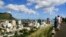Une vue surplombant Port Louis, la capitale de l'Île Maurice, le 6 juin 2008. Reuters / Ed Harris