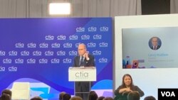白宮國家經濟委員會主任庫德洛在CITA舉辦的5G峰會上發表主旨演講。（美國之音記者林楓拍攝）