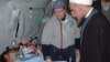 دیدار حسن روحانی از مصدومان زلزله، بیمارستان صحرایی امریکایی، بم، ۱۳۸۲