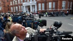 Wikileaks' Assange Seeks Exit From Ecuador London Embassy 