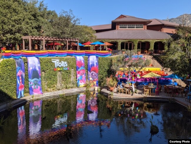 Dekorasi bertema film "Trolls World Tour" menghiasi kantor pusat DreamWorks Animation di Los Angeles, California (Dok: Yorie Kumalasari)