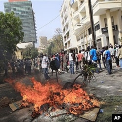 Violente manifestation dans une proche de l'Assemblée nationale, à Dakar, le 23 juin