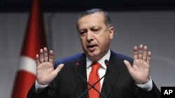 El primer ministro Recep Tayyip Erdogan advirtió que de no actuar las consecuencias en Siria serían muy peligrosas.