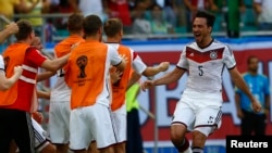 Germany's Mats Hummels celebrates after their second goal during their 2014 World Cup Group G soccer match against Portugal at the Fonte Nova arena in Salvador, June 16, 2014.