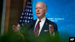 Tổng Thống Joe Biden phát biểu tại Hội nghị thượng đỉnh trực tuyến về Biến đổi Khí hậu, từ Tòa Bạch ốc, Washington, ngày thứ Năm 22/4/2021. (AP Photo/Evan Vucci)