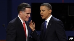 Republikanski predsednički kandidat Mit Romni i predsednik Barak Obama posle prve debate u Denveru 3. oktobra 2012.