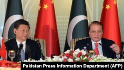 Chủ tịch Trung Quốc Tập Cận Bình và Thủ tướng Pakistan Nawaz Sharif trong cuộc họp báo tại Islamabad, ngày 20 tháng 4, 2015.