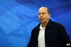 Bộ trưởng Quốc phòng Israel Moshe Yaalon nói rằng những vụ thử nghiệm phi đạn chứng tỏ là sự thù địch của Iran đối với quốc gia Israel.
