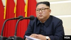 Los rumores sobre la salud de Kim Jong Un comenzaron cuando no asistió a las celebraciones por aniversario del cumpleaños de su abuelo el 15 de abril de 2020.