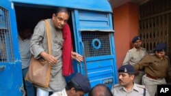 Indian doctor Binayak Sen is brought to a court in the central Indian city of Raipur (File)