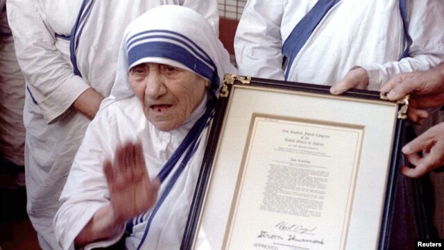 El papa Francisco ha validado un segundo milagro atribuido a Madre Teresa de Calcuta, lo que permite su canonización.