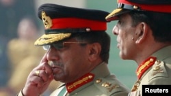 جنرل ریٹائرڈ پرویز مشرف پاکستان کے سابق صدر اور آرمی چیف ہیں جبکہ وہ ان دنوں دبئی میں زیر علاج ہیں — فائل فوٹو
