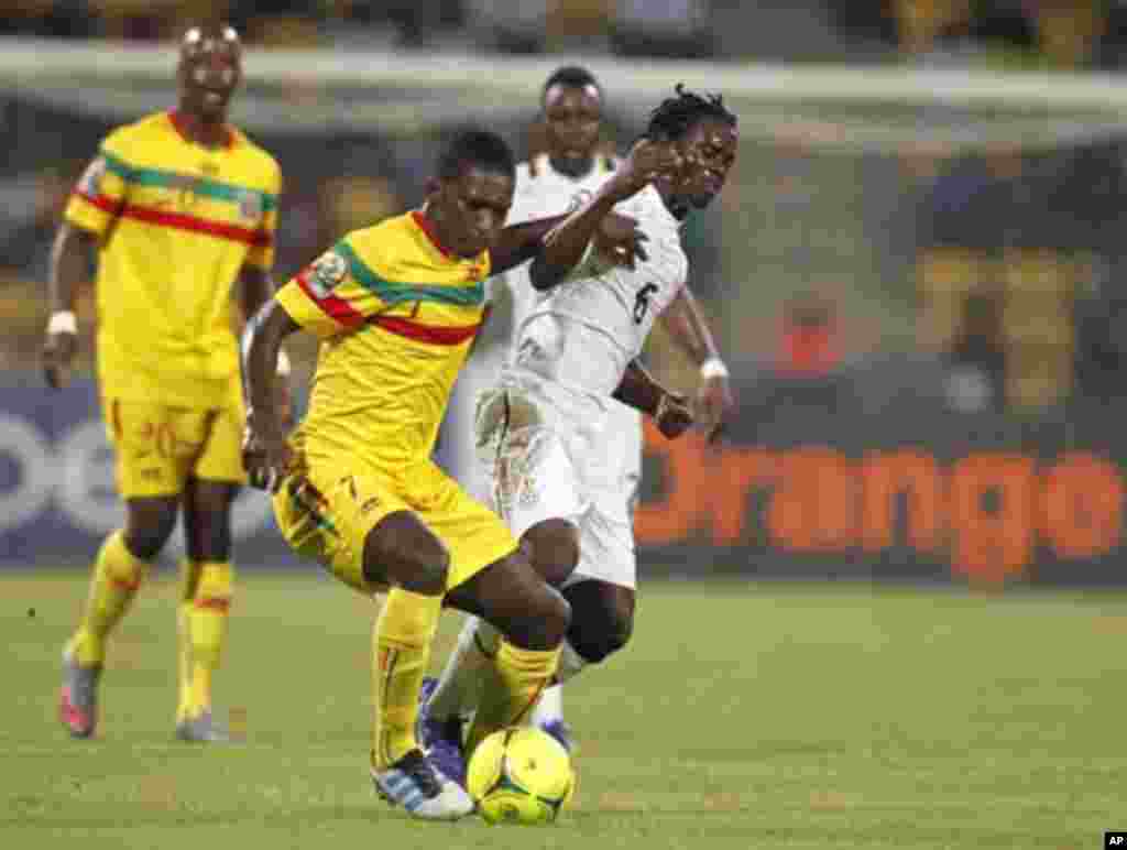 Mali's Traore Abdou (front) challenges Annan Anthony of Ghana during their African Cup of Nations Group D soccer match in FranceVille Stadium January 28, 2012.