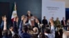 El presidente mexicano, Andrés Manuel López Obrador, defiende acciones de sus fuerzas de seguridad en una conferencia de prensa el 18 de octubre de 2019. (Foto de la Oficina de Prensa de la Presidencia de México via AP).