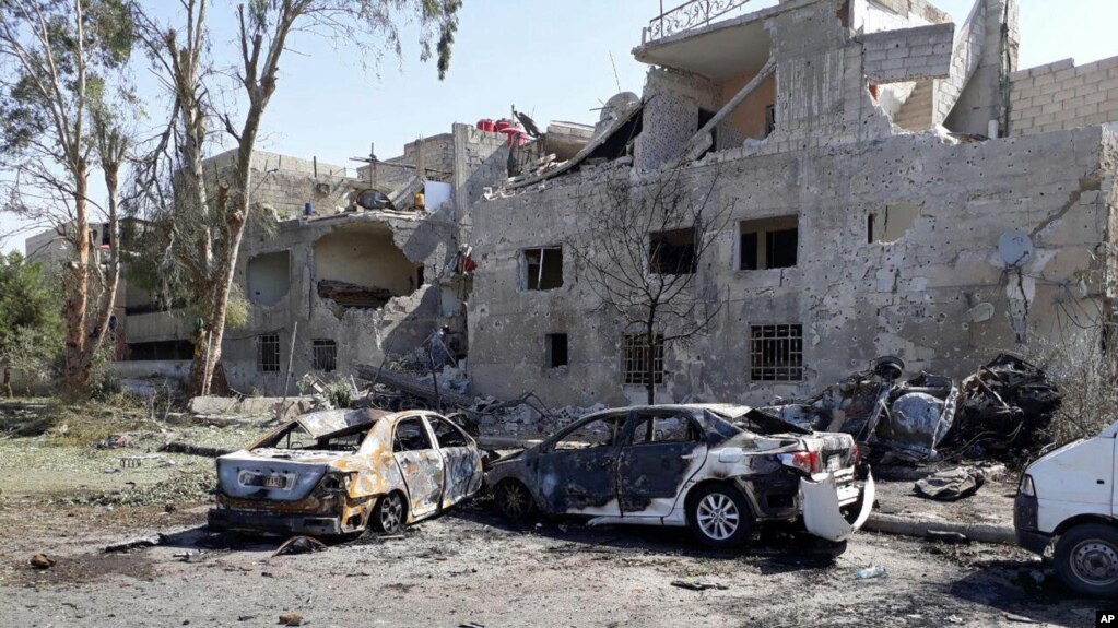 Tres ataques con coche bomba en Damasco dejaron al menos 8 muertos y 12 heridos, según la información oficial.