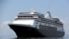 El crucero MS Zaandam se muestra después de que cuatro pasajeros murieron a bordo, mientras continúa el brote de la enfermedad por coronavirus (COVID-19), en la ciudad de Panamá.