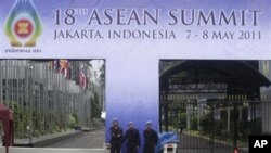 Indonesian military personnel man the main entrance to the venue of the 18th Association of Southeast Asian Nations (ASEAN) summit meetings in Jakarta, Indonesia, May 7, 2011.