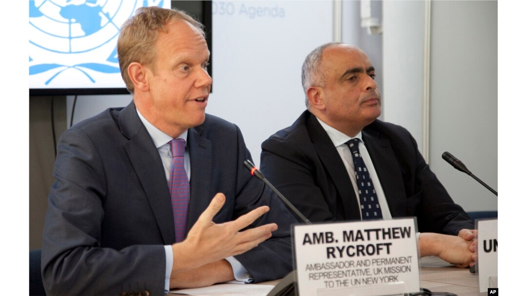 Matthew Rycroft, left, Britain's U.N. ambassador, and Amr Abdellatif Aboulatta, Egypt’s U.N. ambassador and Security Council president, address reporters at U.N. headquarters in Nairobi after meeting with Kenyan leaders, May, 20, 2016.