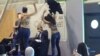 Des militantes Femen perturbent une conférence d'un islamologue controversé en France