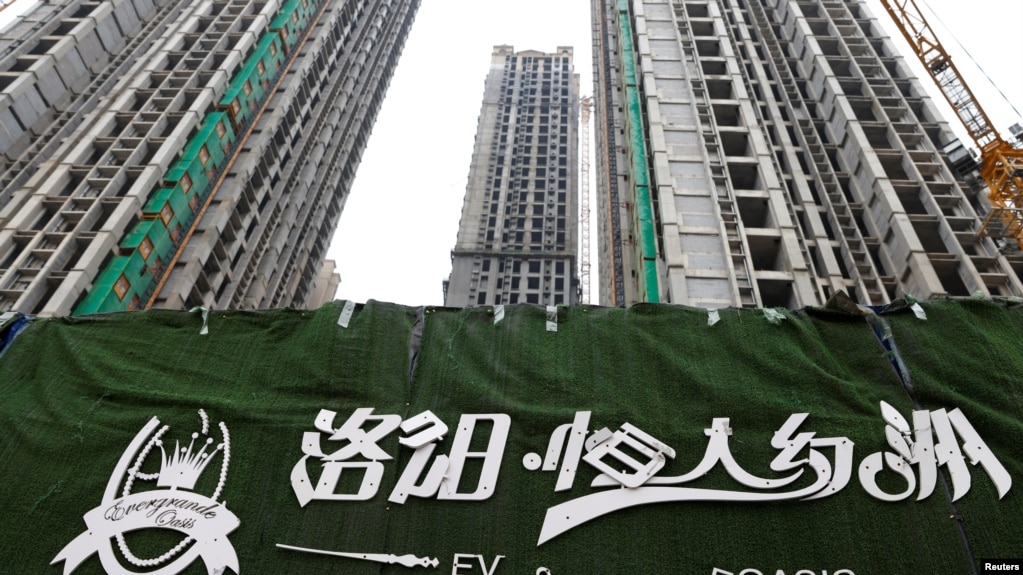 房地产集团恒大在中国河南洛阳开发的住宅楼盘没有完工。（2021年9月16日）(photo:VOA)
