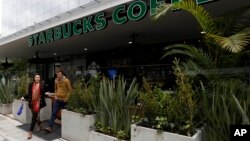 La tienda en Bogotá es la primera de 50 que Starbucks planea abrir en Colombia en los próximos cinco años. 