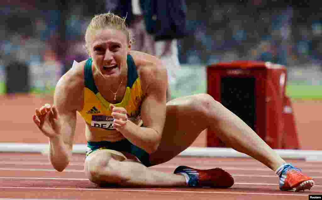 Sally Pearson của Australia vui mừng sau khi gi&agrave;nh huy chương v&agrave;ng chạy 100 m&eacute;t vượt r&agrave;o nữ. REUTERS/Dylan Martinez