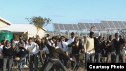 South African pupils celebrate the electrification of their school by means of solar panels installed by SELF. (SELF)