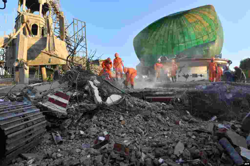 خسارات به جامانده از زلزله ۶.۹ ریشتری در اندونزی