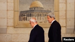 Kerry in Mideast, Looks to Jump-Start Peace Talks
