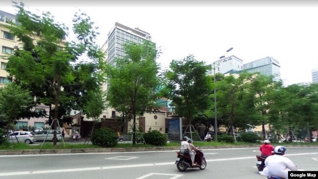 Trụ sở Đại sứ quán Mỹ hiện nay ở Láng Hạ, Hà Nội.