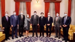 台湾外长吴钊燮（右四）9月18日在台北会晤美国副国务卿克拉奇（左五）一行（照片来源：台湾外交部）