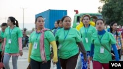 Cambodian garment workers are going to work at a factory located in Sihanoukville province, Cambodia, February 12, 2019. (Aun Chhengpor/VOA Khmer) 