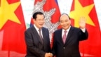 Thủ tướng Campuchia Hun Sen và Thủ tướng Việt Nam Nguyễn Xuân Phúc, tại Hà Nội, ngày 04/10/2019.