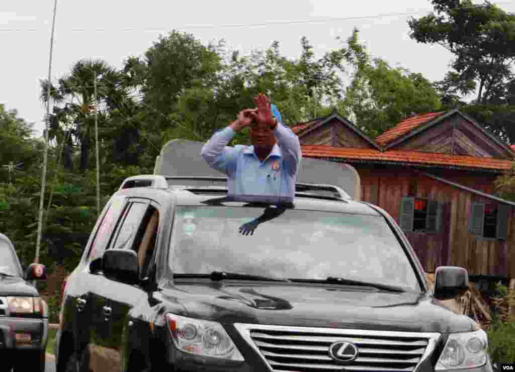 Senior officials from the Cambodian People's Party, including Mr. Sar Kheng, deputy prime minister and minister of the interior, campaign in Prey Veng province on July 26, 2013, the last day of official campaigning ahead of Sunday's national elections.