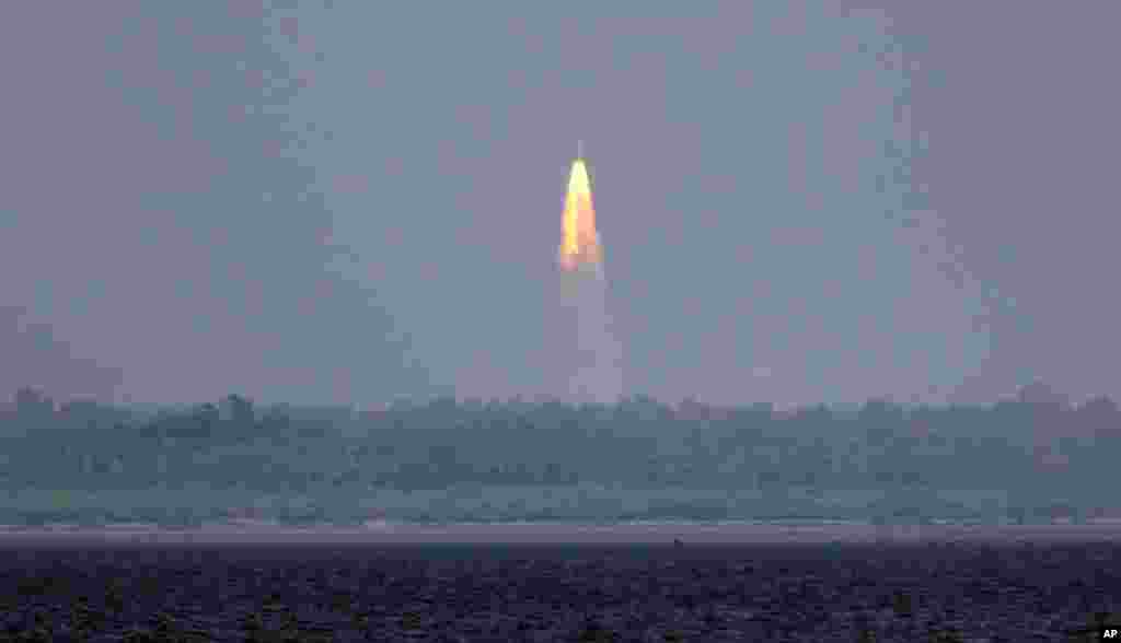 The Polar Satellite Launch Vehicle lifts off carrying India's Mars spacecraft from the east coast island of Sriharikota, India, Nov. 5, 2013.