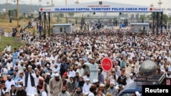 اعتراضات گروه های مختلف اسلامی پاکستان در نماز روز جمعه به حکم دیوان عالی درباره یک زن مسیحی