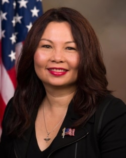 美國民主黨籍聯邦參議員達克沃斯（Sen. Tammy Duckworth, D-IL）