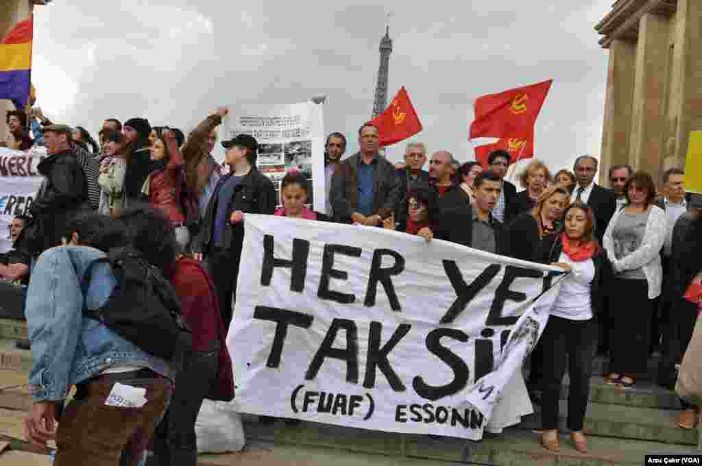 Turks in Paris rallied to support the anti-government protesters in Turkey