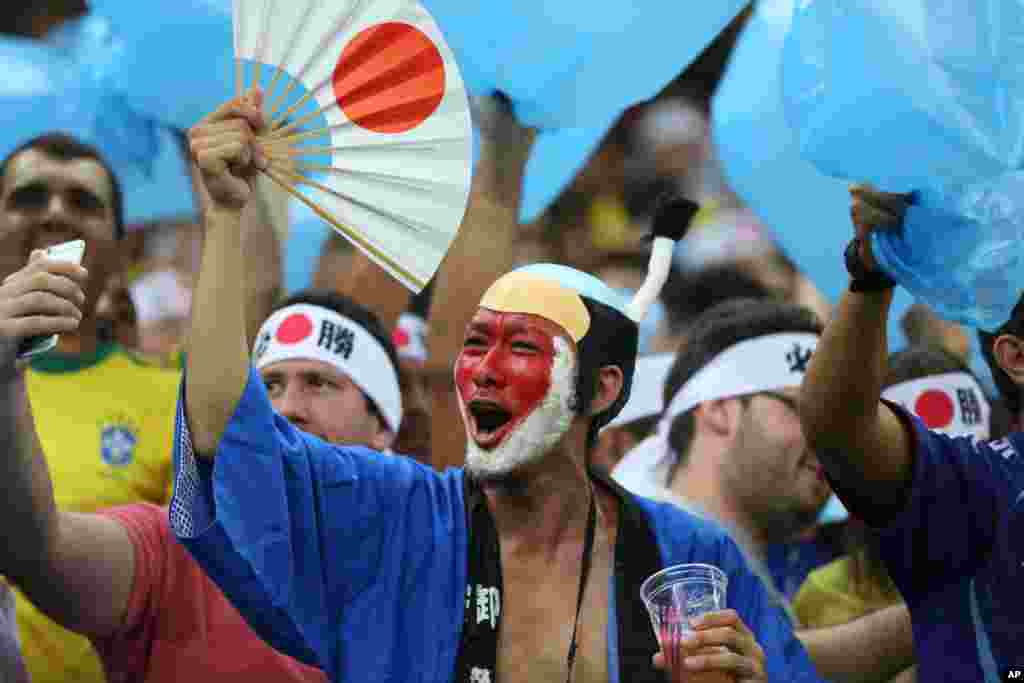 Fans of Japan&#39;s Olympic football team cheer for their team during a group B match of the men&#39;s Olympic football tournament between Japan and Nigeria at the Amazonia Arena, in Manaus, Brazil, August 4, 2016.